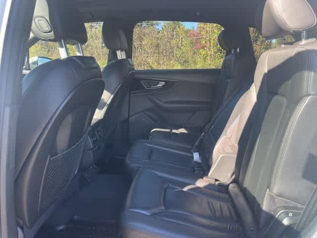 Photo of 2017 White Audi Q7
