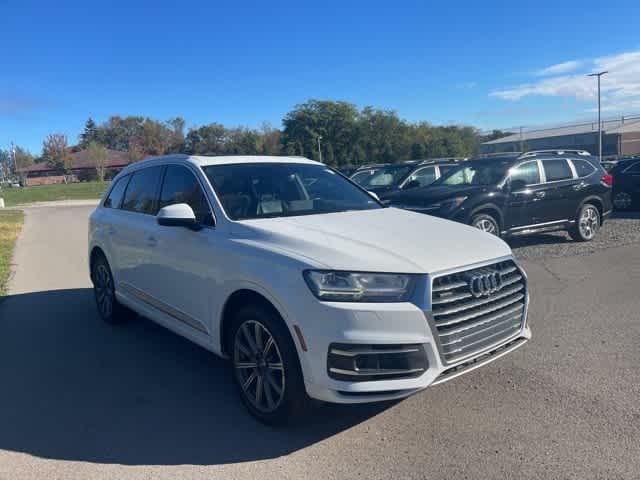 Photo of 2017 White Audi Q7