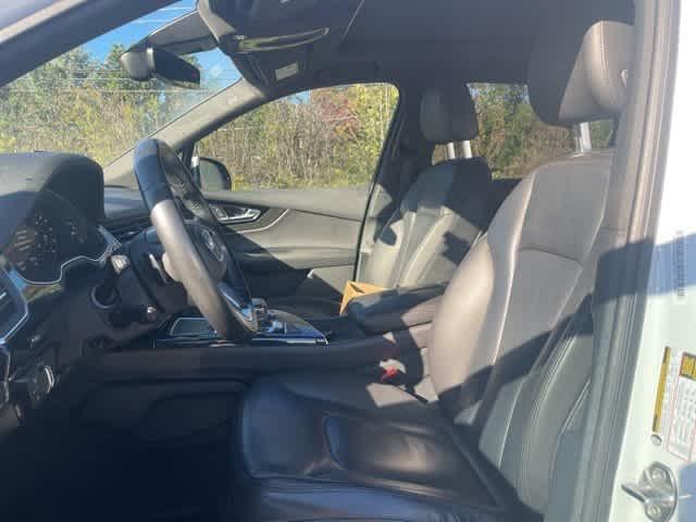 Photo of 2017 White Audi Q7