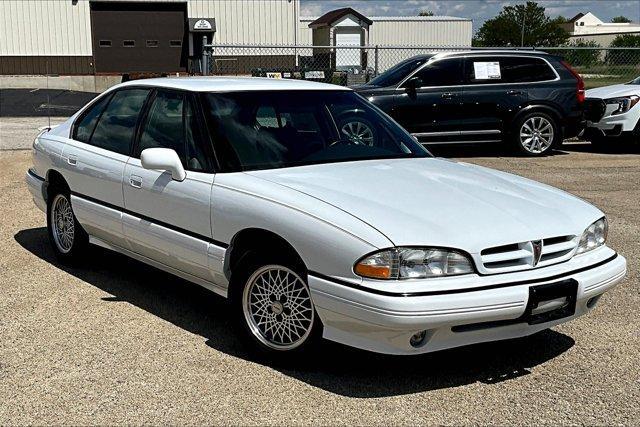 Photo of 1995 White Pontiac Bonneville