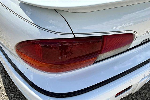 Photo of 1995 White Pontiac Bonneville