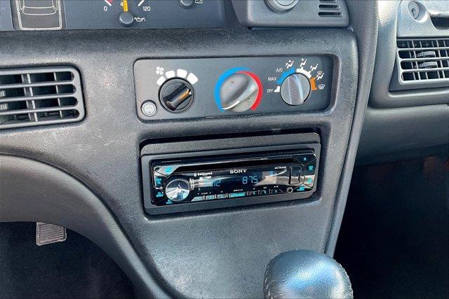 Photo of 1995 White Pontiac Bonneville