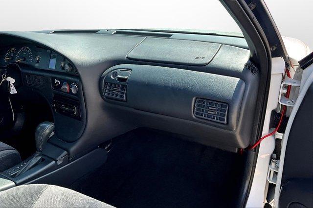 Photo of 1995 White Pontiac Bonneville