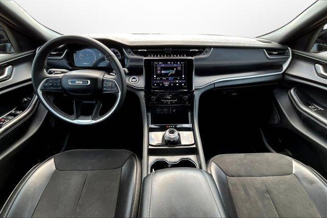 Photo of 2024 Metallic Jeep Grand Cherokee L