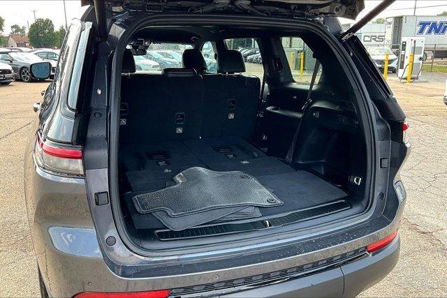 Photo of 2024 Metallic Jeep Grand Cherokee L