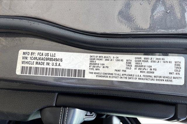Photo of 2024 Metallic Jeep Grand Cherokee L
