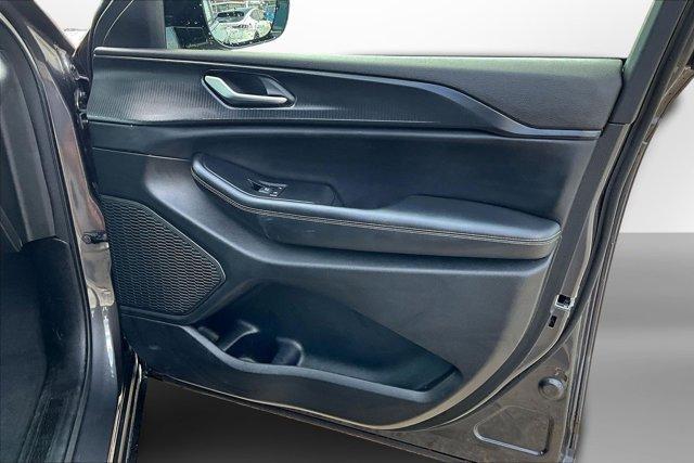 Photo of 2024 Metallic Jeep Grand Cherokee L