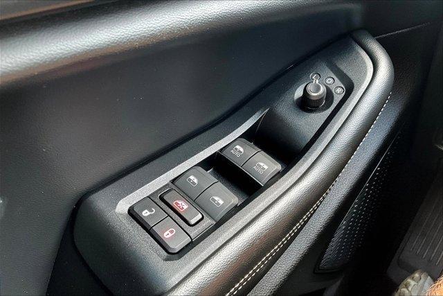 Photo of 2024 Metallic Jeep Grand Cherokee L
