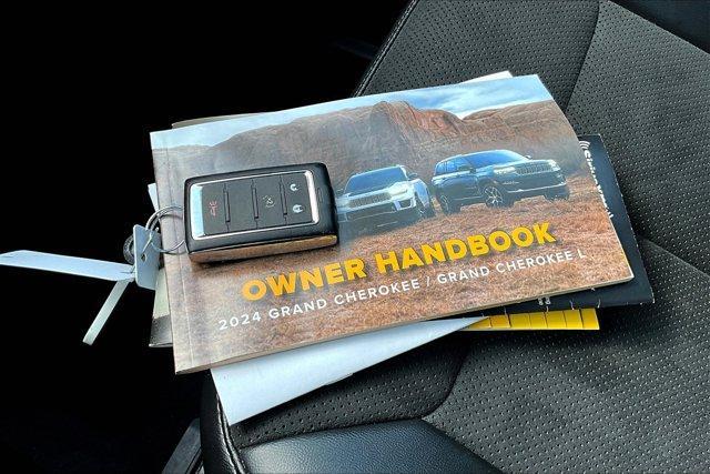 Photo of 2024 Metallic Jeep Grand Cherokee L