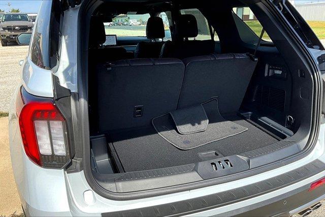 Photo of 2025 Space White Metallic Ford Explorer