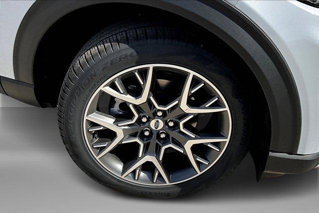 Photo of 2025 Space White Metallic Ford Explorer