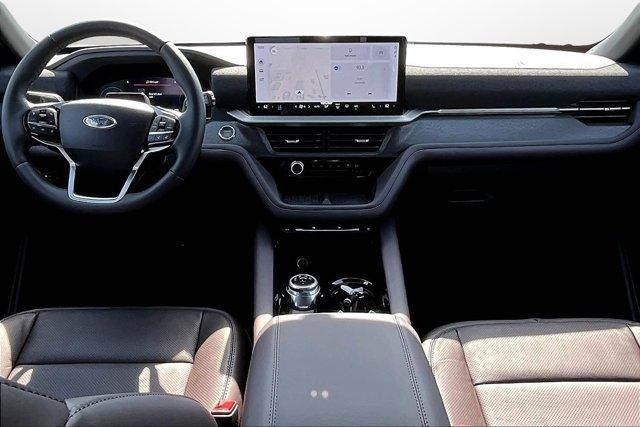 Photo of 2025 Space White Metallic Ford Explorer
