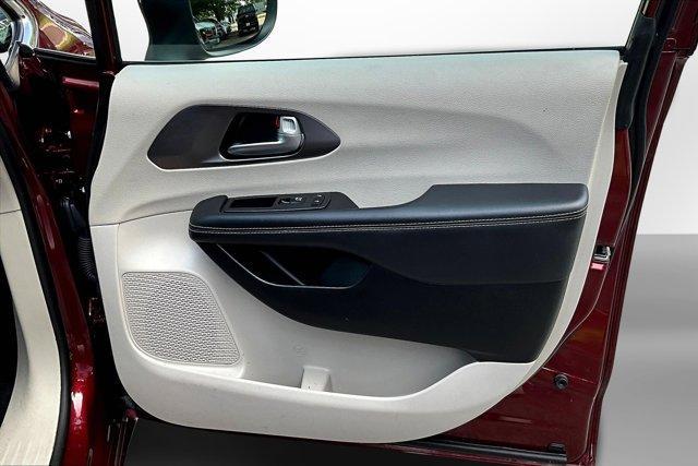 Photo of 2023 Velvet Red Pearlcoat Chrysler Pacifica