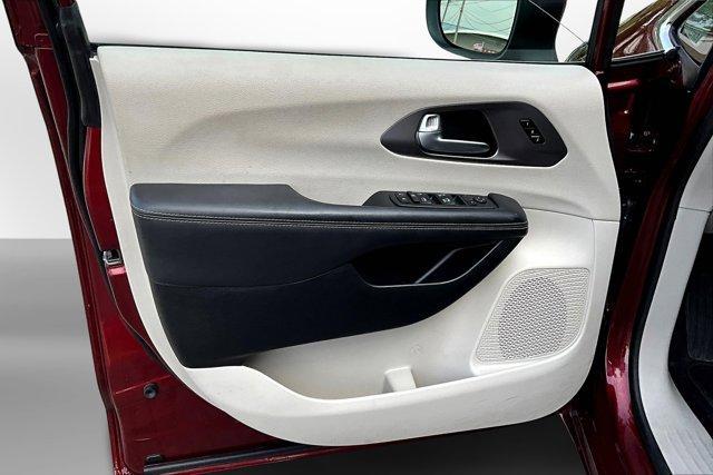 Photo of 2023 Velvet Red Pearlcoat Chrysler Pacifica