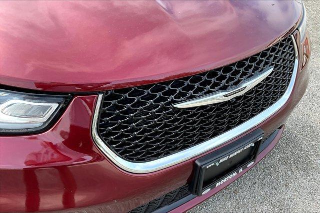 Photo of 2023 Velvet Red Pearlcoat Chrysler Pacifica