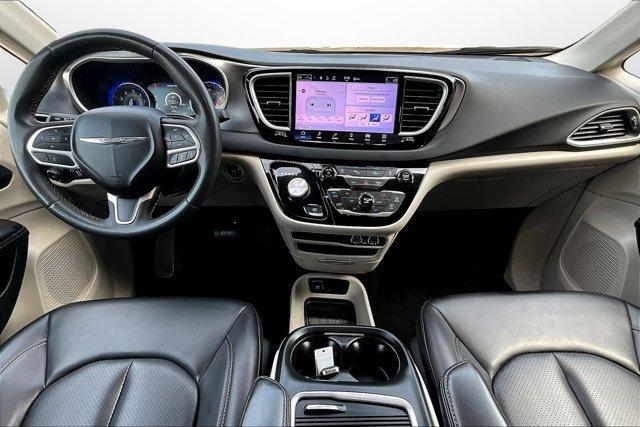 Photo of 2023 Velvet Red Pearlcoat Chrysler Pacifica