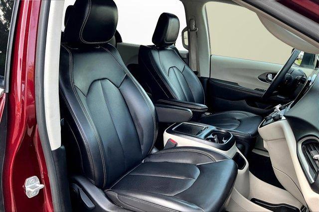 Photo of 2023 Velvet Red Pearlcoat Chrysler Pacifica