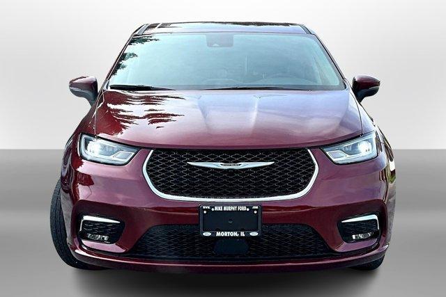 Photo of 2023 Velvet Red Pearlcoat Chrysler Pacifica