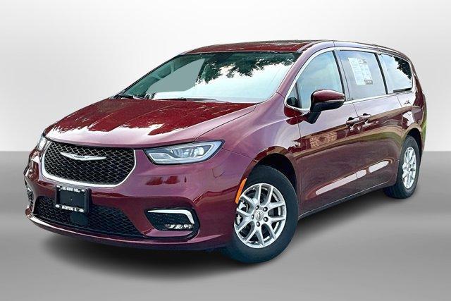 Photo of 2023 Velvet Red Pearlcoat Chrysler Pacifica