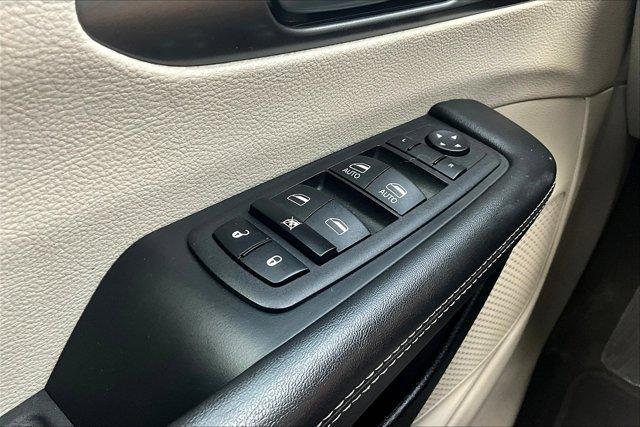 Photo of 2023 Velvet Red Pearlcoat Chrysler Pacifica