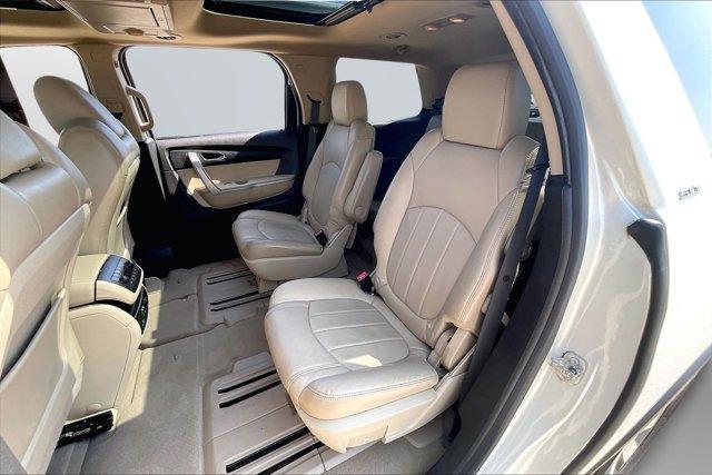 Photo of 2011 White Diamond Tri-Coat GMC Acadia