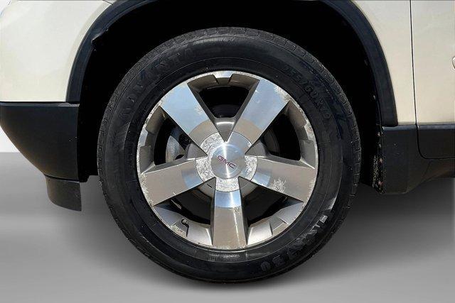 Photo of 2011 White Diamond Tri-Coat GMC Acadia