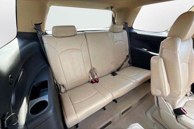 Photo of 2011 White Diamond Tri-Coat GMC Acadia