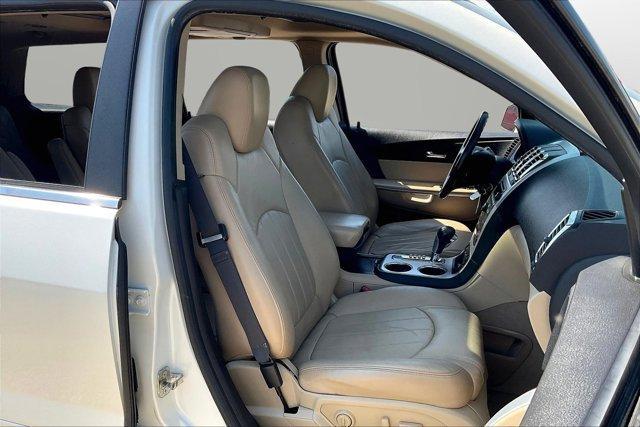 Photo of 2011 White Diamond Tri-Coat GMC Acadia