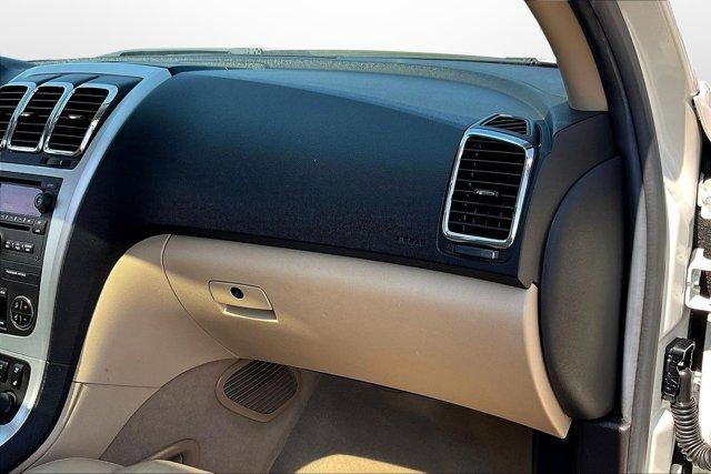 Photo of 2011 White Diamond Tri-Coat GMC Acadia