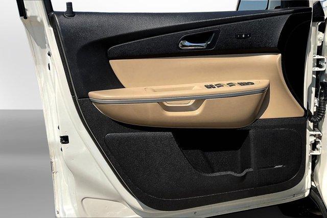 Photo of 2011 White Diamond Tri-Coat GMC Acadia