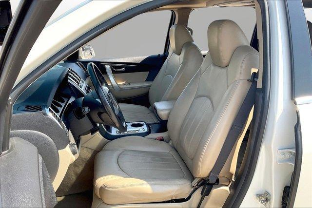 Photo of 2011 White Diamond Tri-Coat GMC Acadia