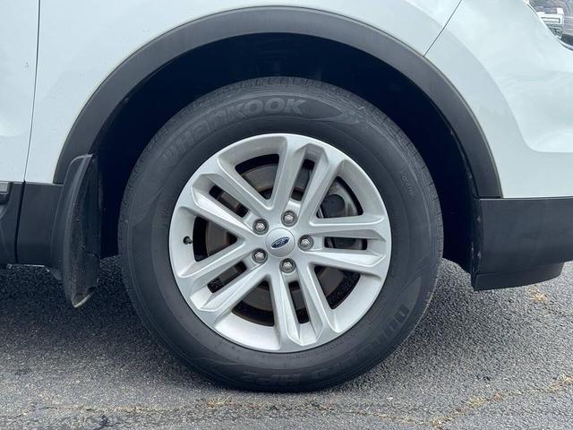 Photo of 2014 Oxford White Ford Explorer