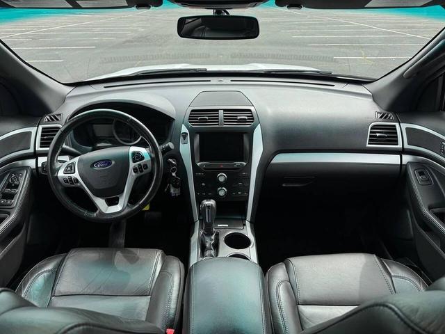 Photo of 2014 Oxford White Ford Explorer