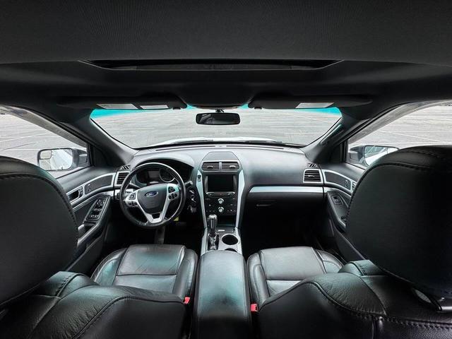 Photo of 2014 Oxford White Ford Explorer