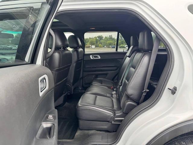 Photo of 2014 Oxford White Ford Explorer
