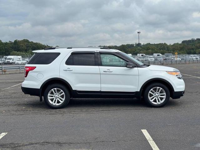 Photo of 2014 Oxford White Ford Explorer
