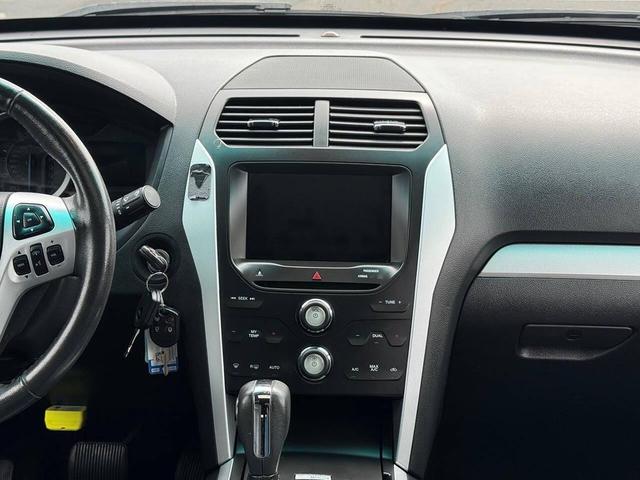 Photo of 2014 Oxford White Ford Explorer