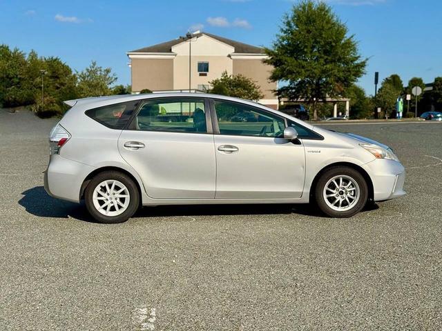 Photo of 2014 Classic Silver Metallic Toyota Prius v
