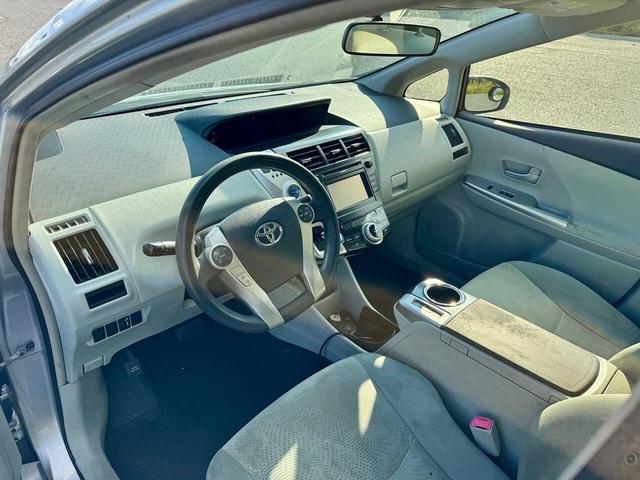 Photo of 2014 Classic Silver Metallic Toyota Prius v
