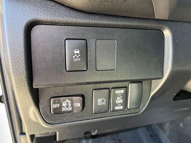 Photo of 2022 White Toyota Tacoma