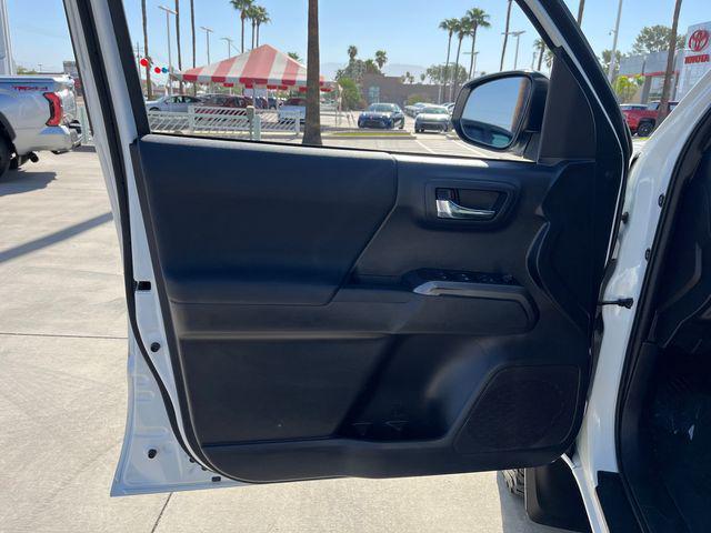 Photo of 2022 White Toyota Tacoma