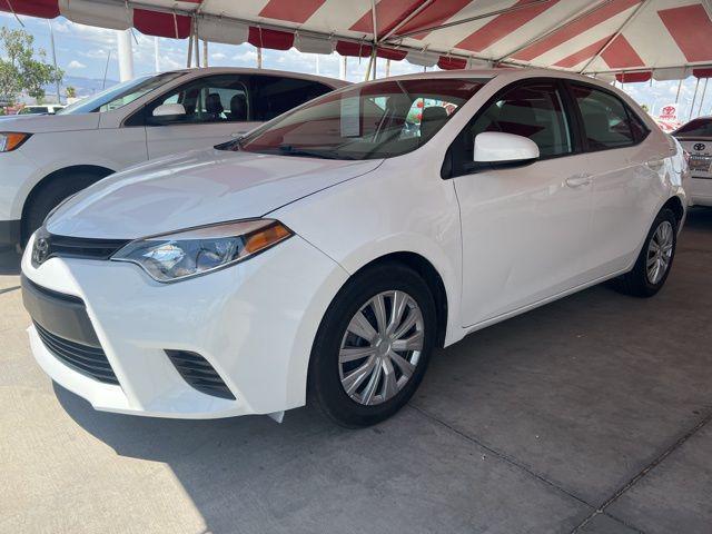 Photo of 2016 Super White Toyota Corolla