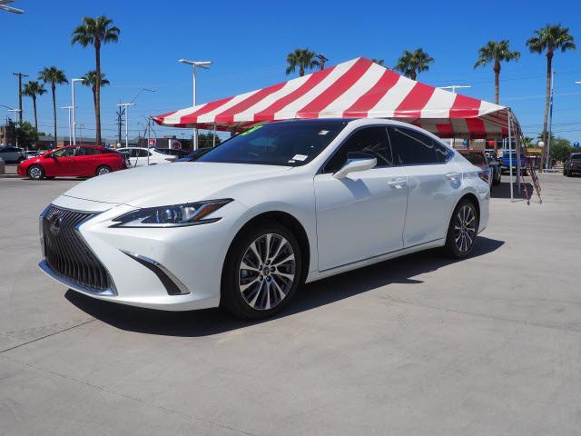 Photo of 2019 Eminent White Pearl Lexus ES 300h