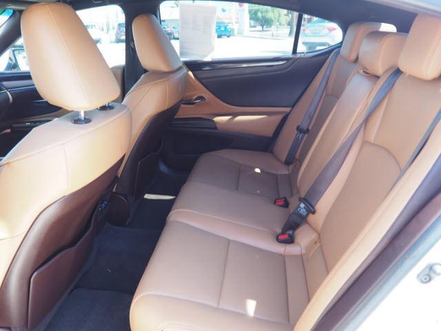 Photo of 2019 Eminent White Pearl Lexus ES 300h