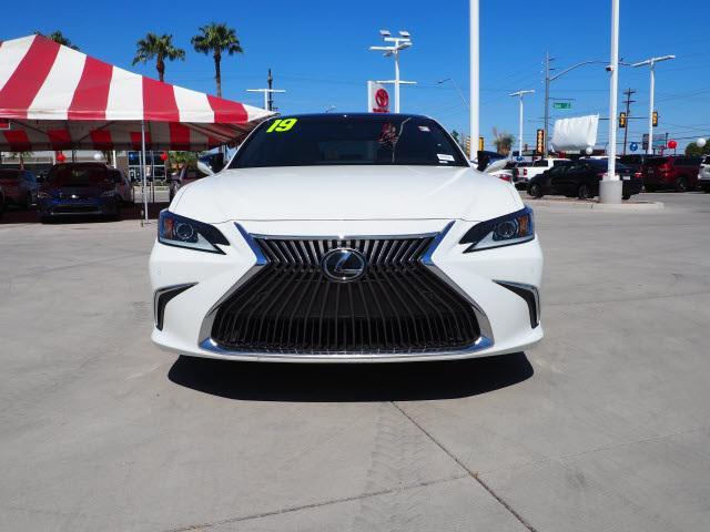 Photo of 2019 Eminent White Pearl Lexus ES 300h