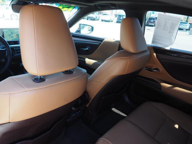 Photo of 2019 Eminent White Pearl Lexus ES 300h