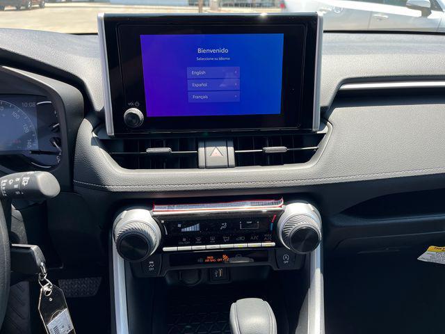 Photo of 2025 Silv Sky Met Toyota RAV4
