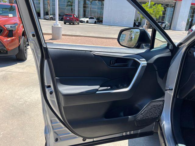 Photo of 2025 Silv Sky Met Toyota RAV4