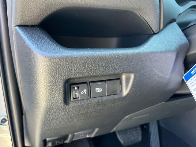 Photo of 2025 Silv Sky Met Toyota RAV4
