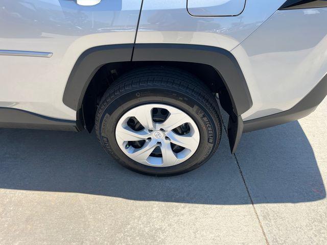 Photo of 2025 Silv Sky Met Toyota RAV4